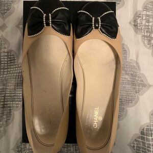 Used, Chanel beige flats with pearl detail